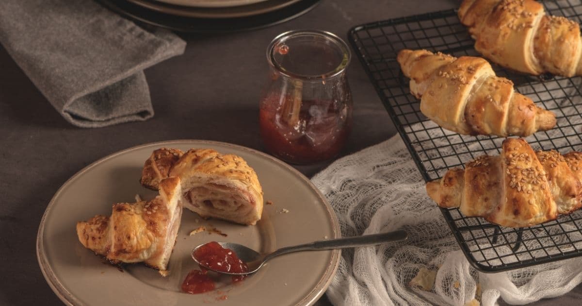 Pastry baked with apple sauce