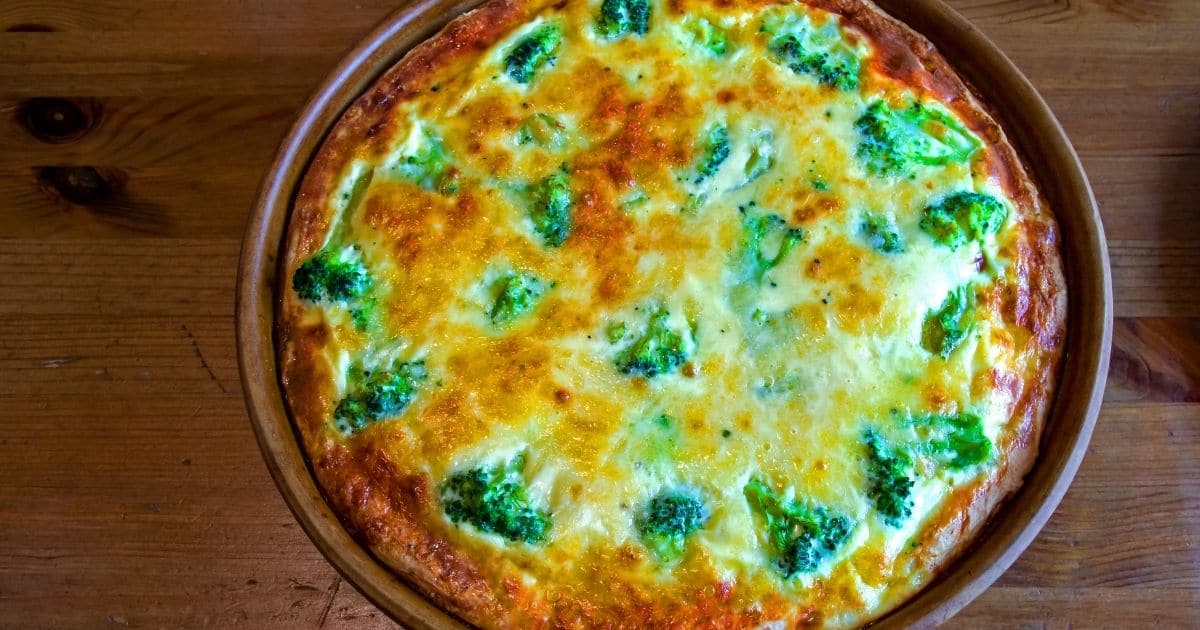 Baked pie with broccoli