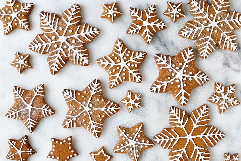 Diy iced star gingerbread cookies