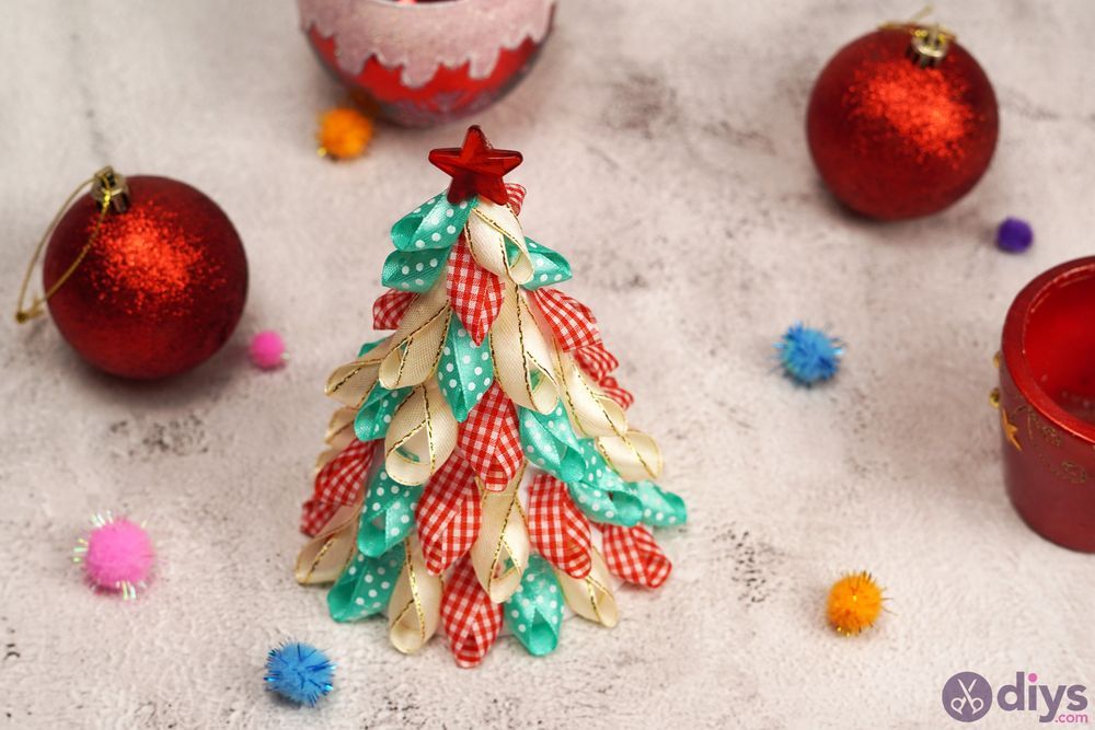 Diy mini christmas tree using ribbons