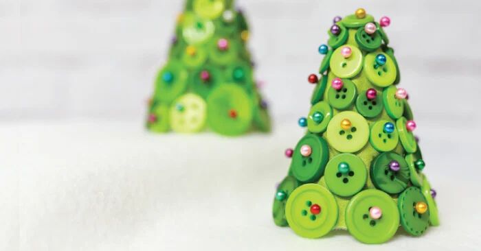 Diy tiny christmas tree using buttons