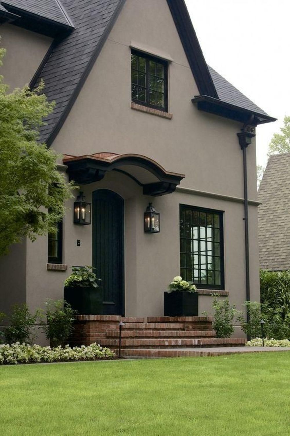 Cozy home with a stucco exterior 