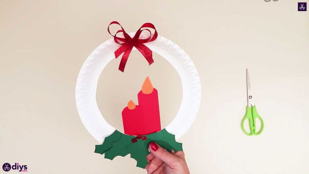 Wreath with a candle easy diy christmas decorations