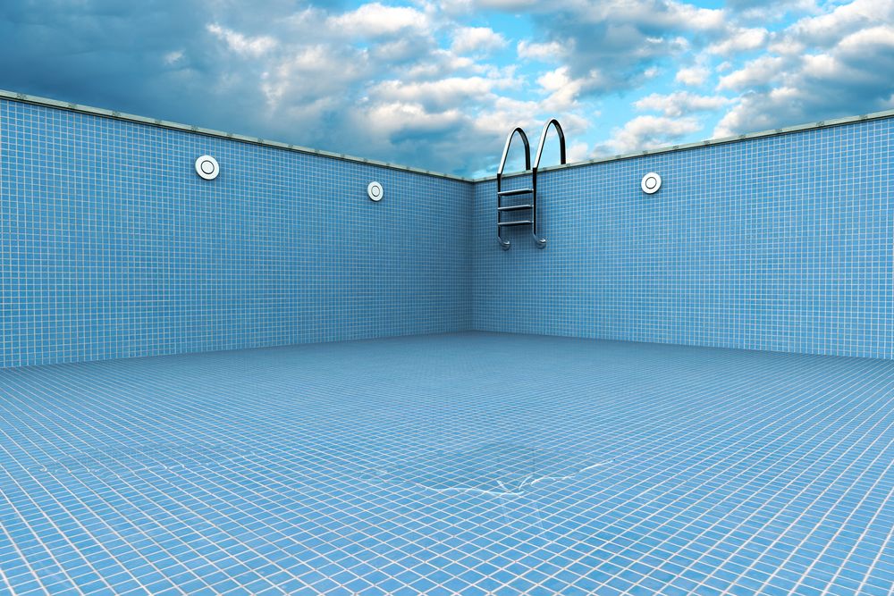 Muriatic acid clean swimming pool