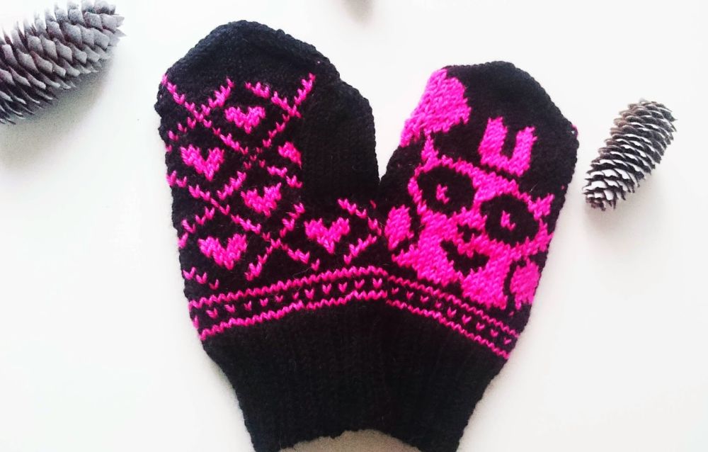 Owl mittens with hearts