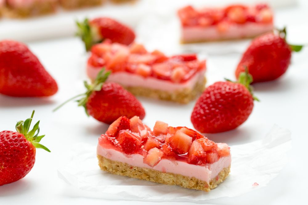 Strawberry mousse bars