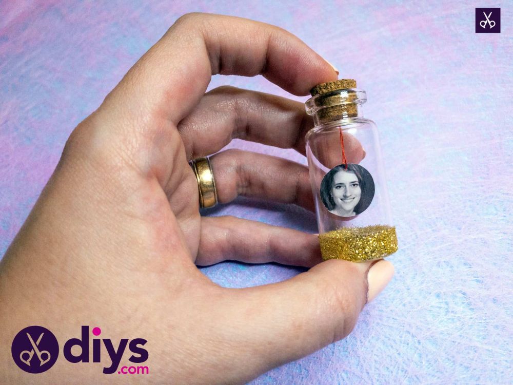 Diy tiny photo in a bottle