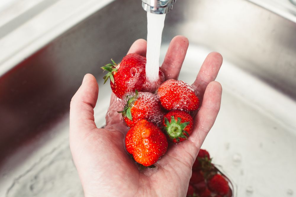 How to clean strawberries