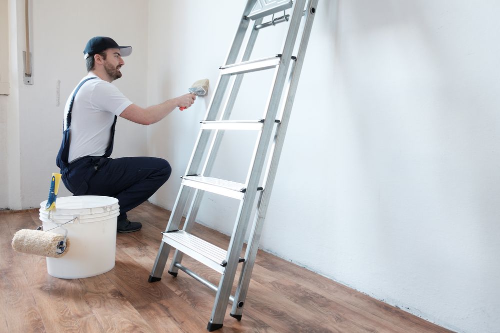 How to paint a room without wall marks