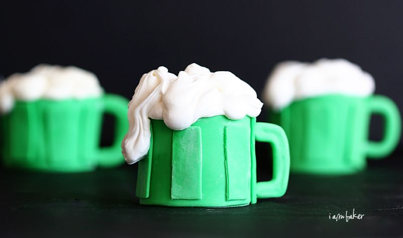 Beer mug cupcakes