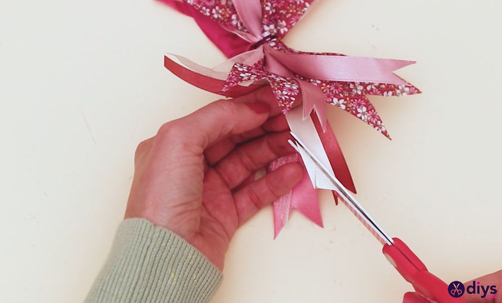 How to make a bow (35)