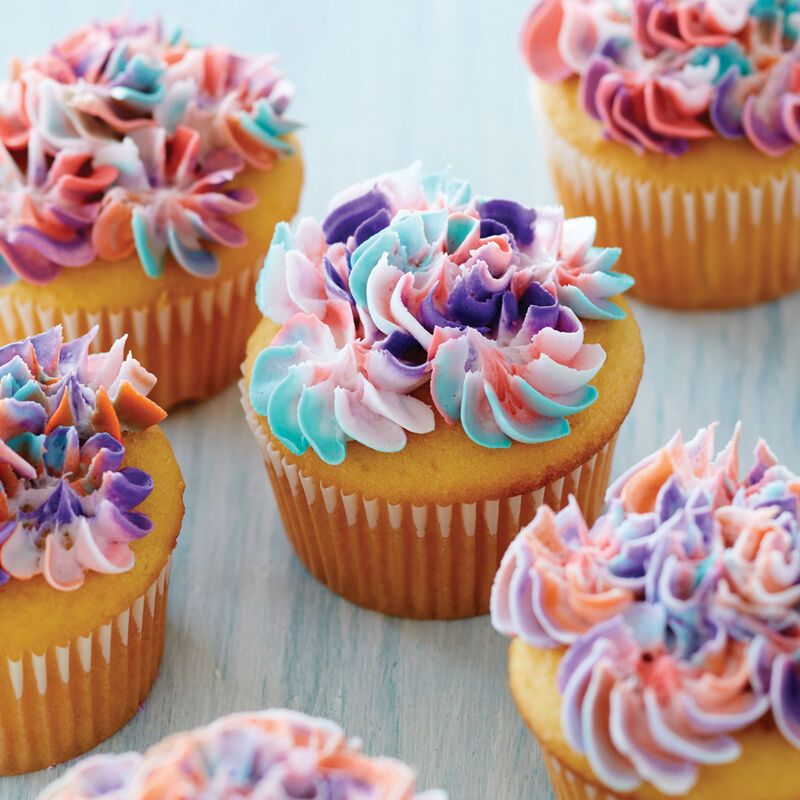 Swirl drop flower cupcakes