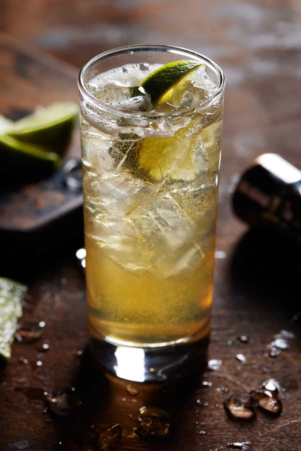 Whiskey ginger cocktail
