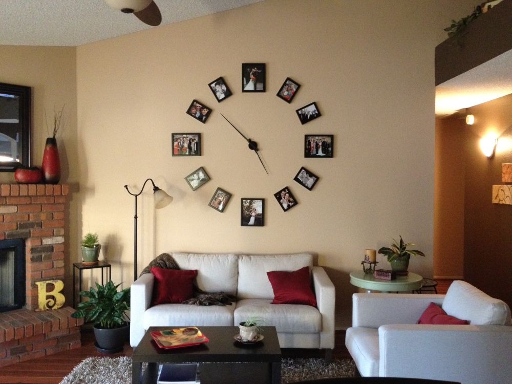 Wall clock photo display