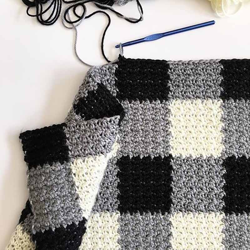 Griddle stitch black gingham blanket crochet pattern