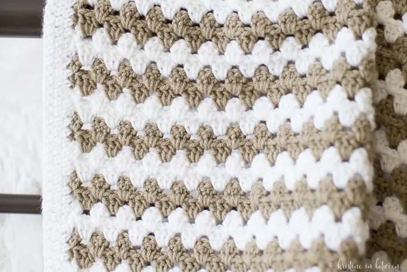 Simple granny stripe afghan crochet pattern