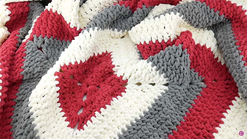 Snow berries throw blanket crochet pattern