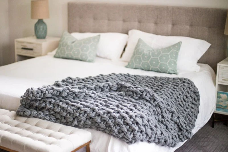 Arm knit blanket beginner knitting pattern