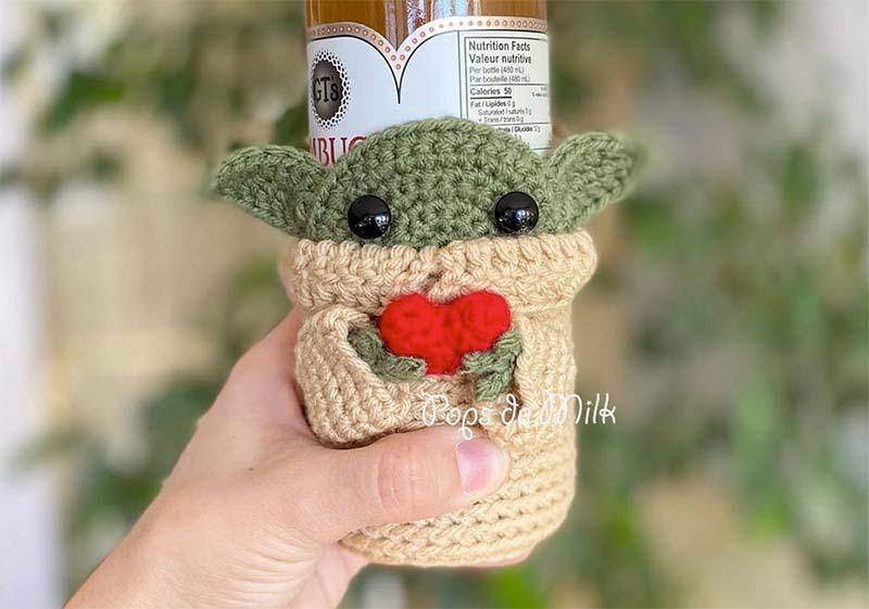 Baby yoda drink sleeve crochet pattern