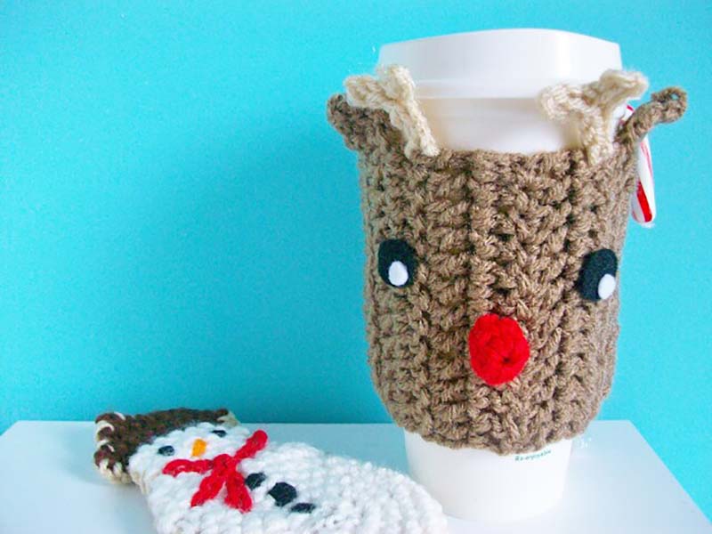 Reindeer coffee cozy crochet pattern